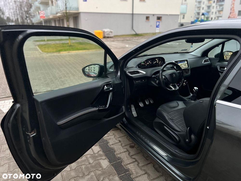 Peugeot 208 - 14