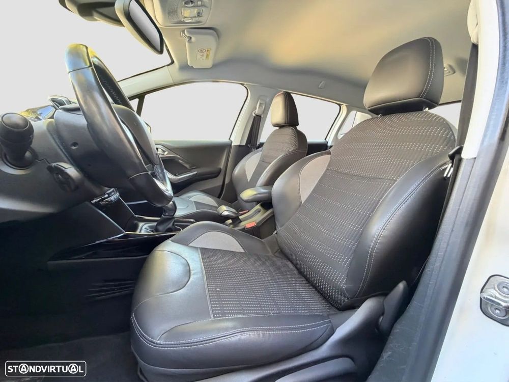 Peugeot 2008 1.2 PureTech Allure - 8