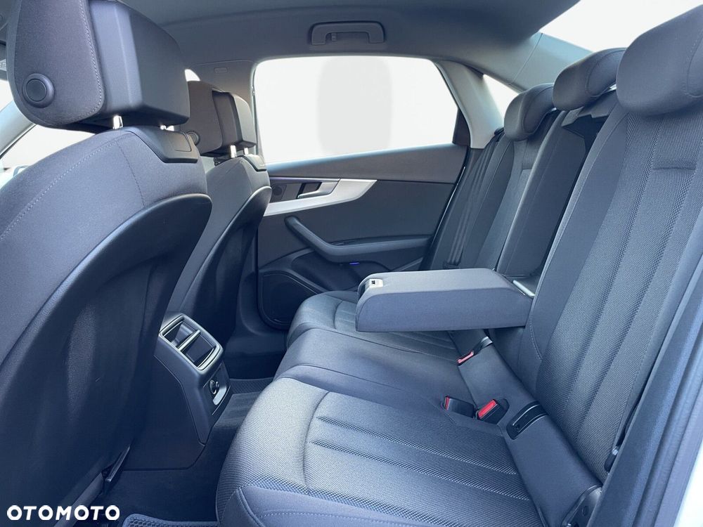 Audi A4 Limousine - 12