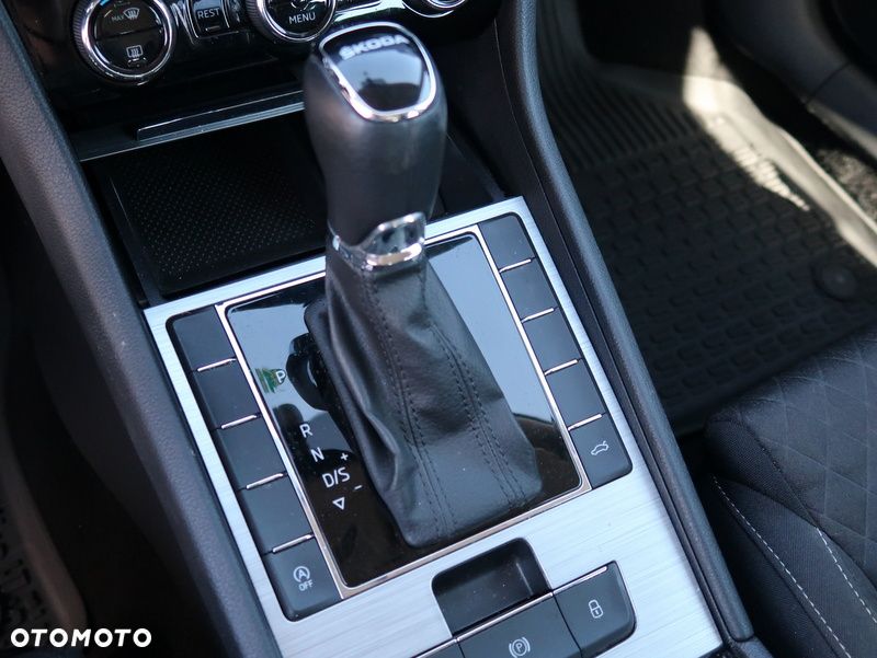 Skoda Superb 2.0 TDI SCR Ambition DSG - 20