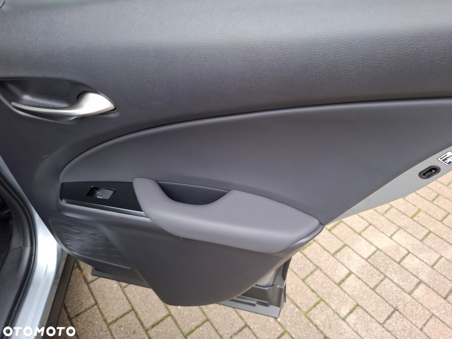 Lexus UX - 25