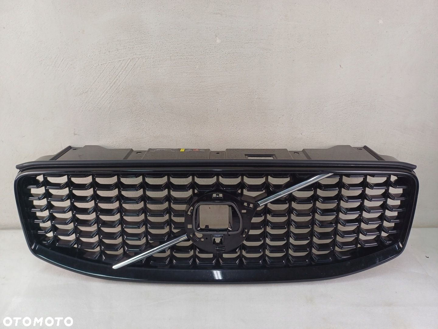 GRILL ATRAPA ZDERZAKA PRZÓD VOLVO XC60 II 2 LIFT 21- R-DESIGN - 1