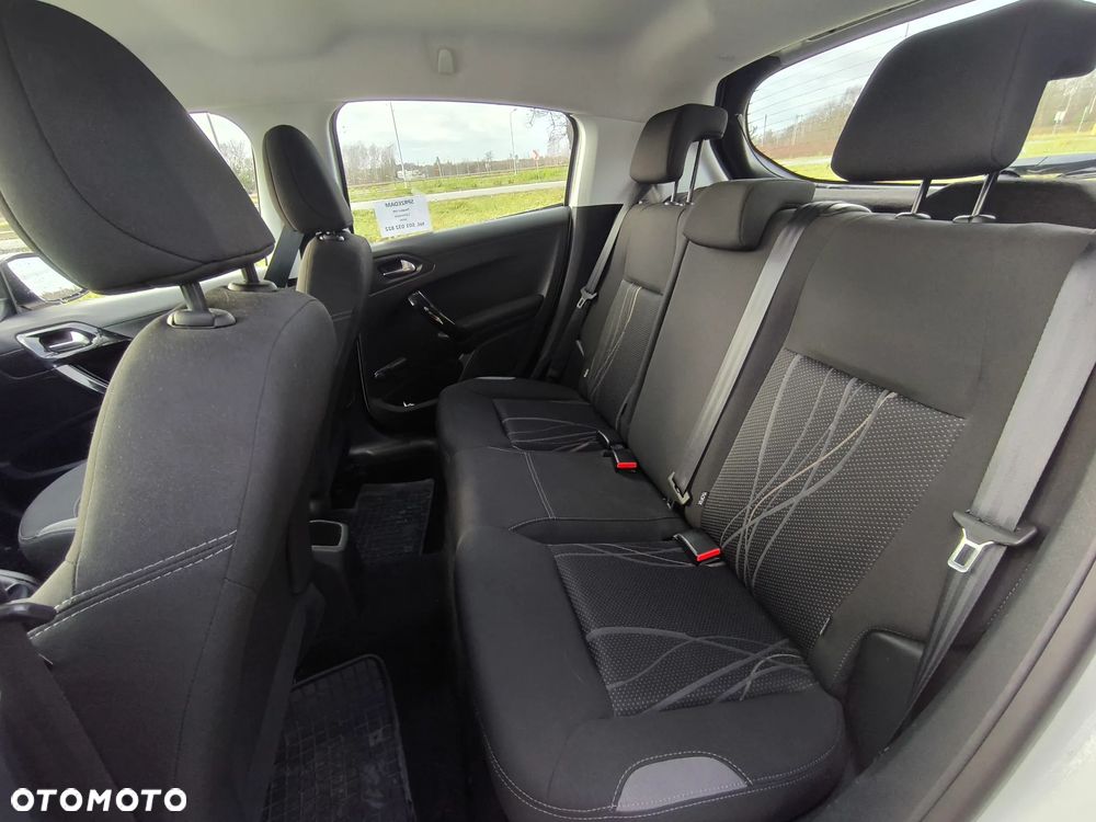 Peugeot 208 PureTech 82 Active - 12