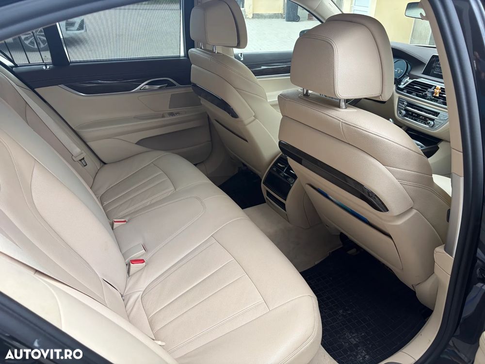 BMW Seria 7 - 8