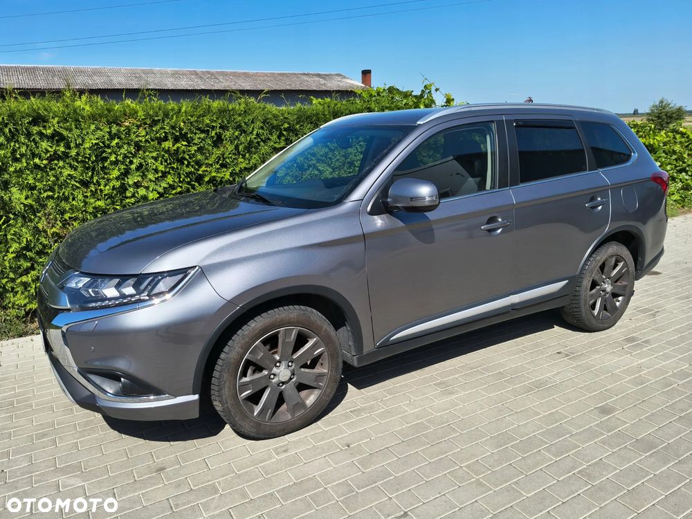 Mitsubishi Outlander - 1