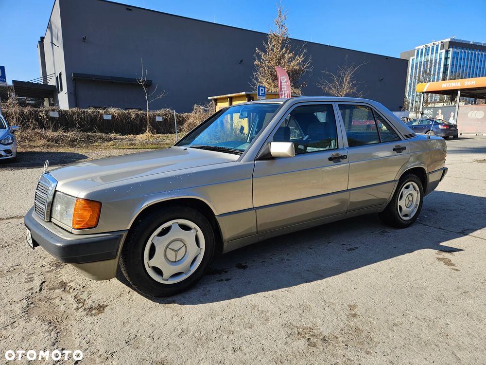 Mercedes-Benz W201 (190) - 1