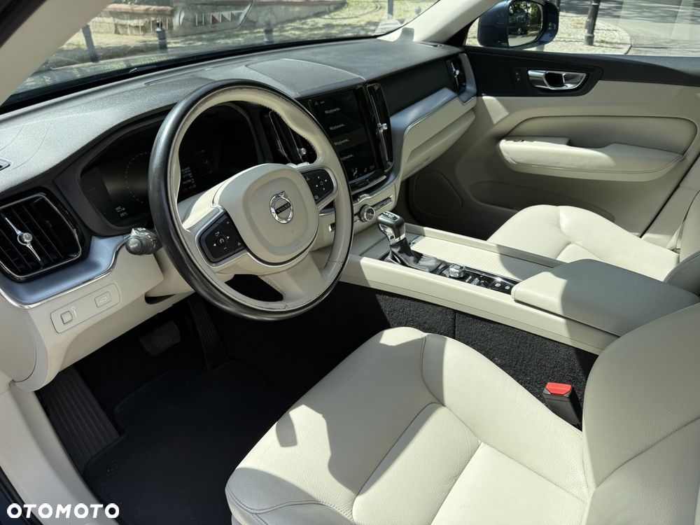 Volvo XC 60 D4 AWD Momentum - 11