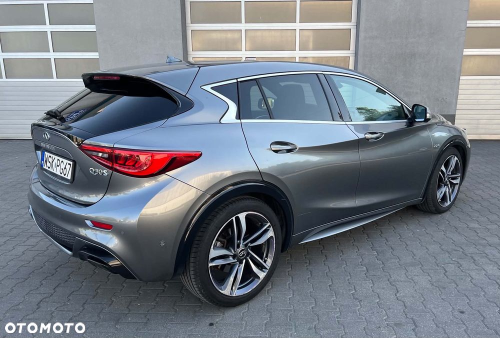 Infiniti Q30 2.2d Sport Tech AWD 7DCT - 8