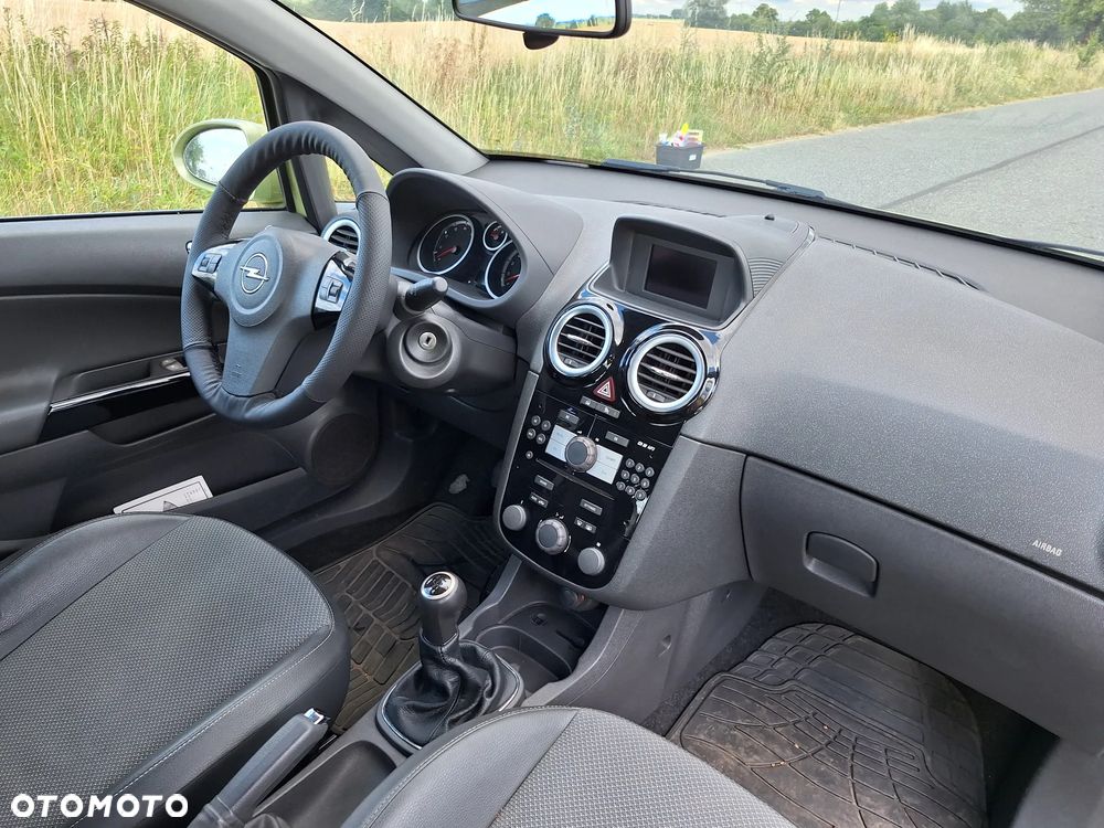 Opel Corsa 1.4 16V Cosmo - 8