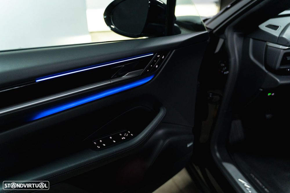 Porsche Macan Electric 4 - 8