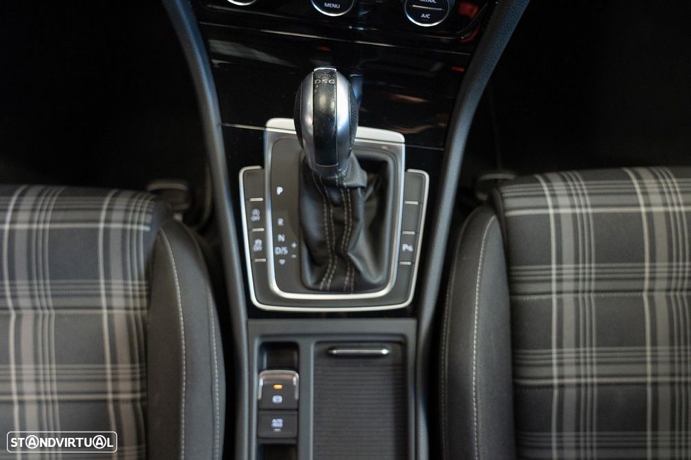 VW Golf 2.0 TDI GTD DSG - 33