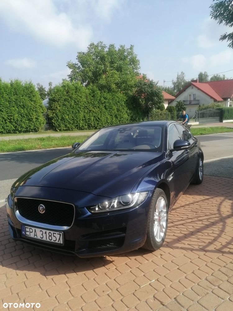Jaguar XE - 1