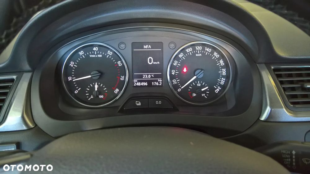 Skoda RAPID 1.2 Ambition Max - 39