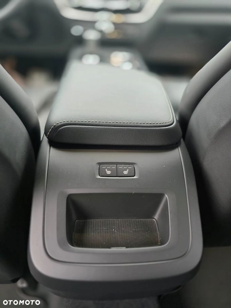 Volvo XC 60 B4 D AWD Plus Dark - 19