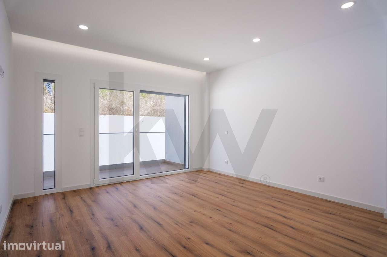 Moradia T4  com Piscina e Jardim em Vialonga - Grande imagem: 5/60