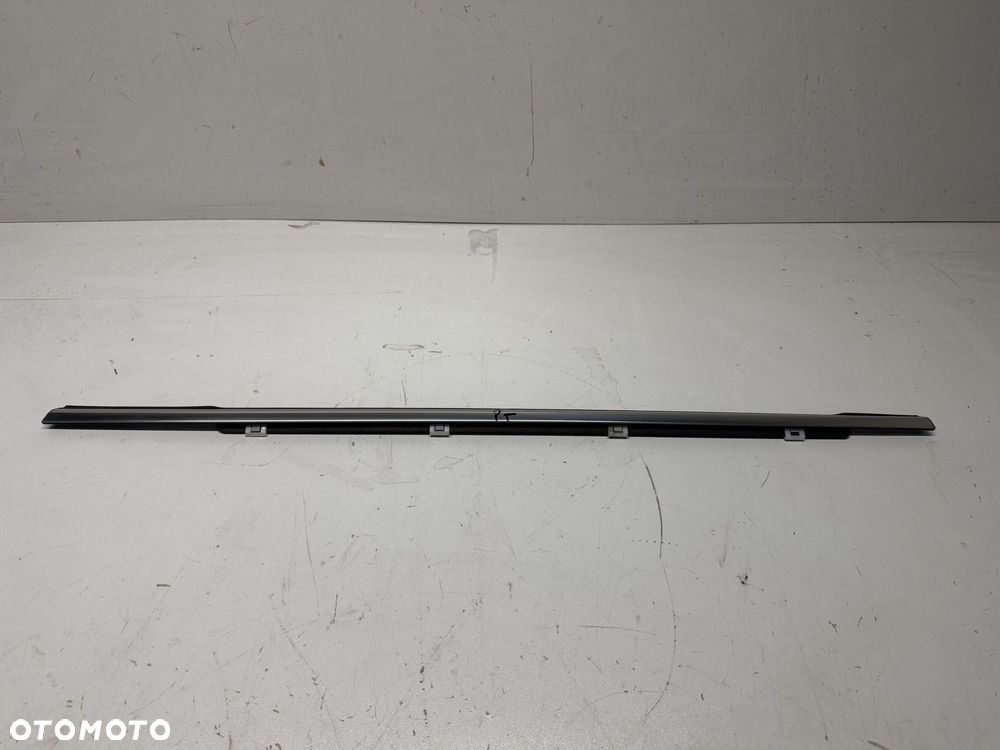 HYUNDAI I30 III HB LISTWA ZGARNIAJĄCA DRZWI PARAPET CHROM PRAWA TYŁ TYLNA - 2