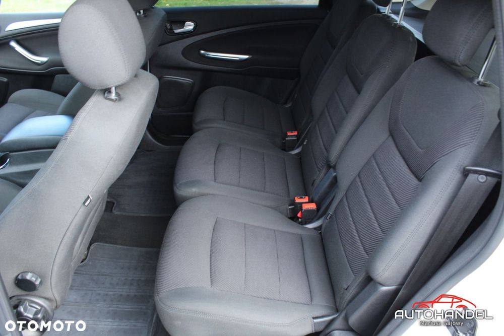 Ford S-Max - 17