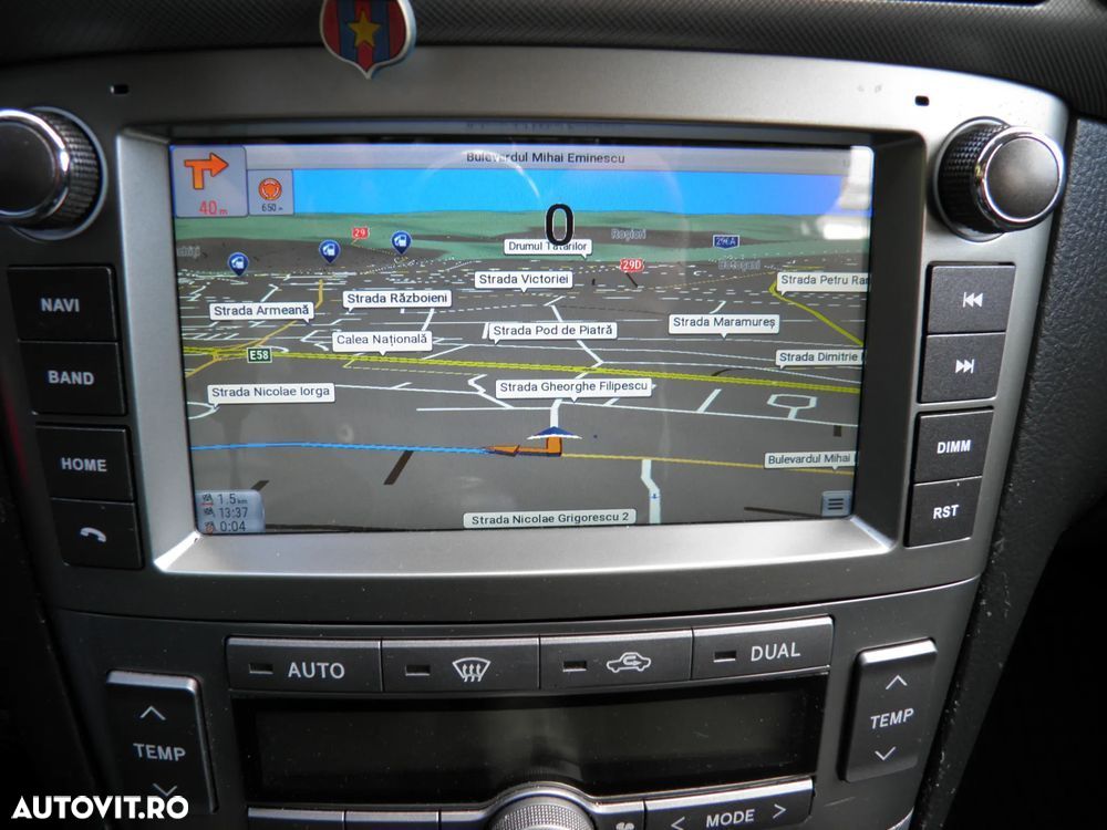 Toyota Avensis 1.6 Sedan Luna - 12