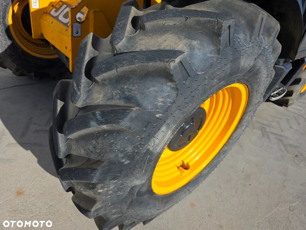 JCB 535-95 jak MT933 BC54 - 15