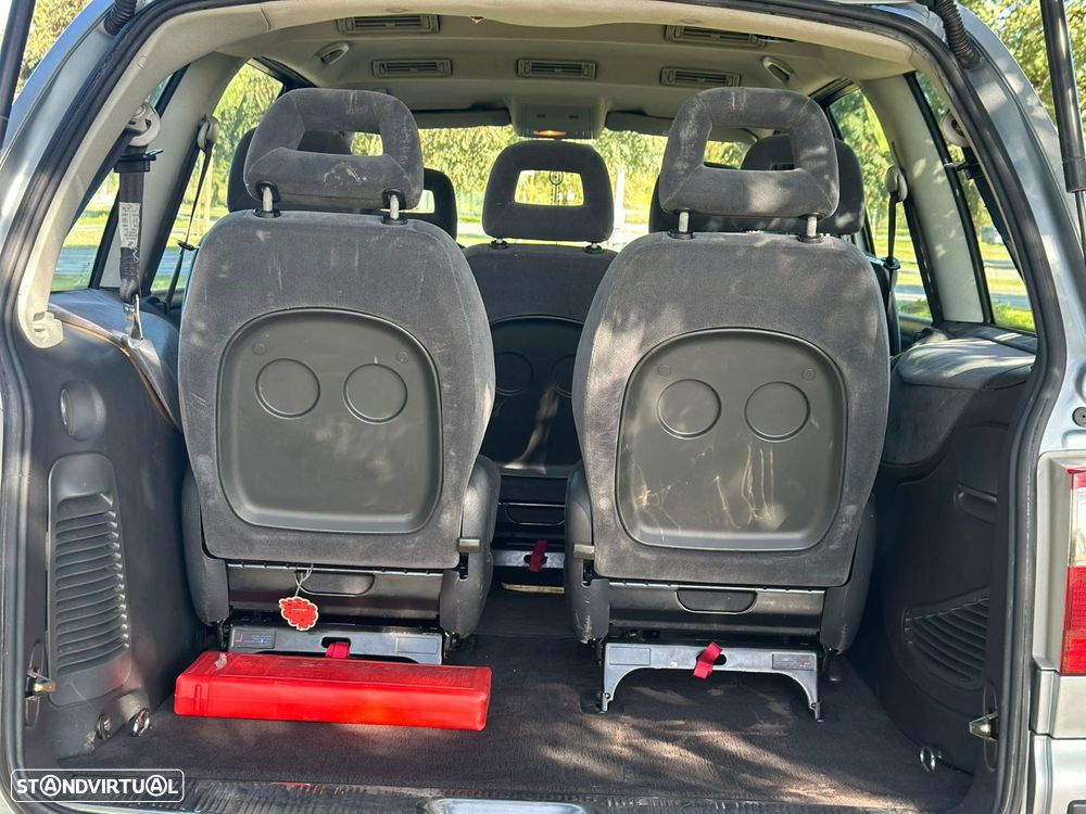 Ford Galaxy 1.9 TDi Ghia - 25