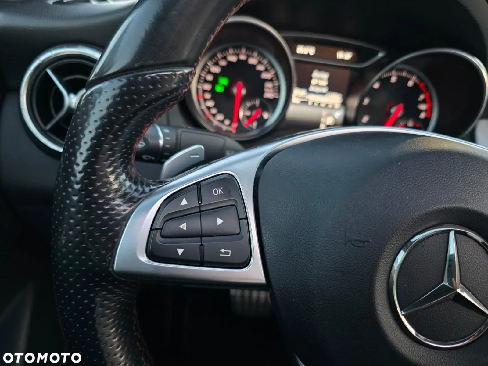 Mercedes-Benz CLA 200 7G-DCT AMG Line - 17