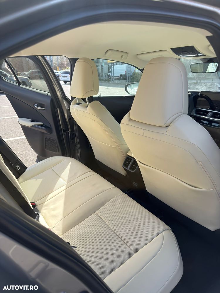 Lexus UX 250h E-FOUR Executive - 9