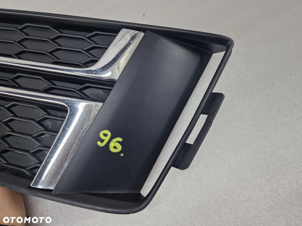 AUDI A4 B9 8W0 S-LINE 15- PRAWA KRATKA BOCZNA ZDERZAKA PRZEDNIEGO PRZÓD , NR 8W0807682F , NR AUKCJI D/96 - 10