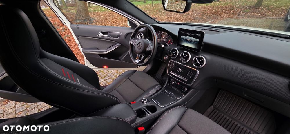 Mercedes-Benz Klasa A 180 7G-DCT Urban - 25