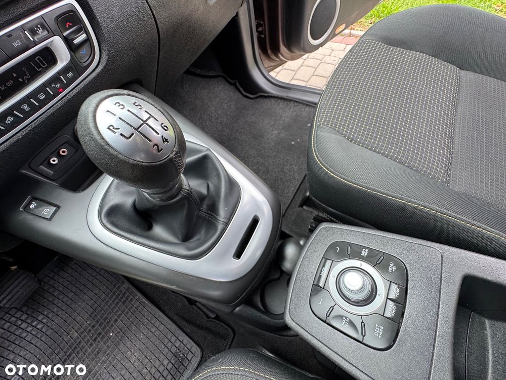 Renault Grand Scenic - 19