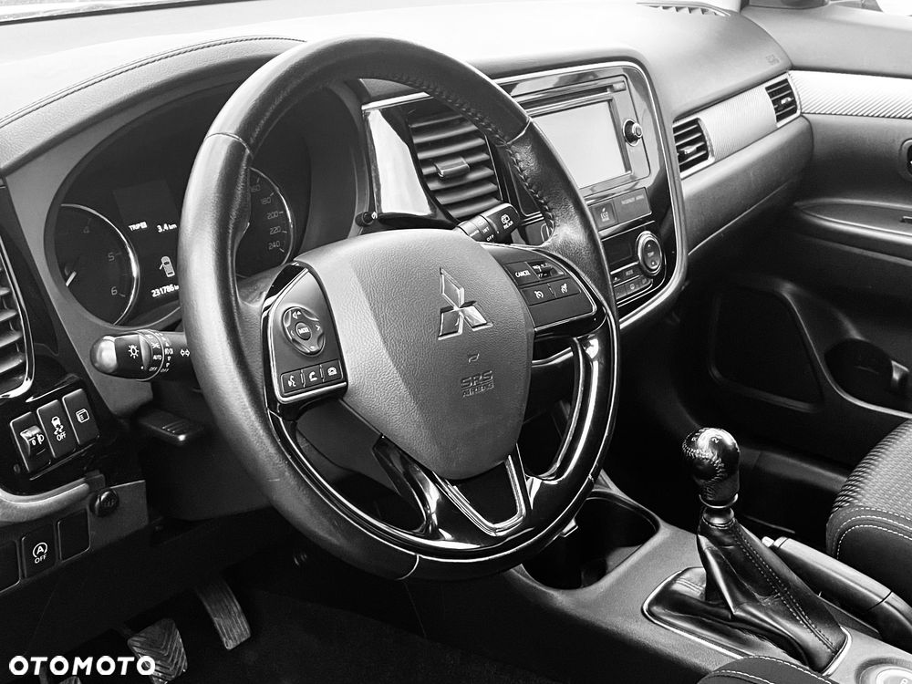 Mitsubishi Outlander 2.2 DID Intense + 4WD - 17