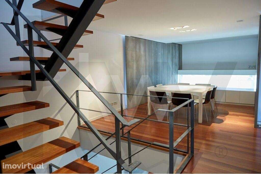 Moradia T2+1 Contemporânea com Pátio e Piscina - Grande imagem: 3/22