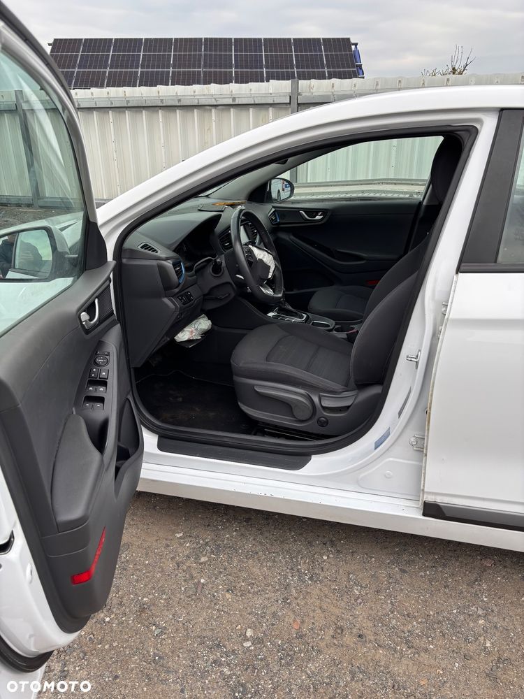 Hyundai IONIQ - 12