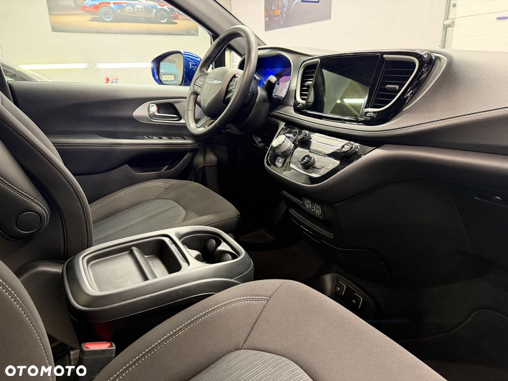 Chrysler Pacifica - 13