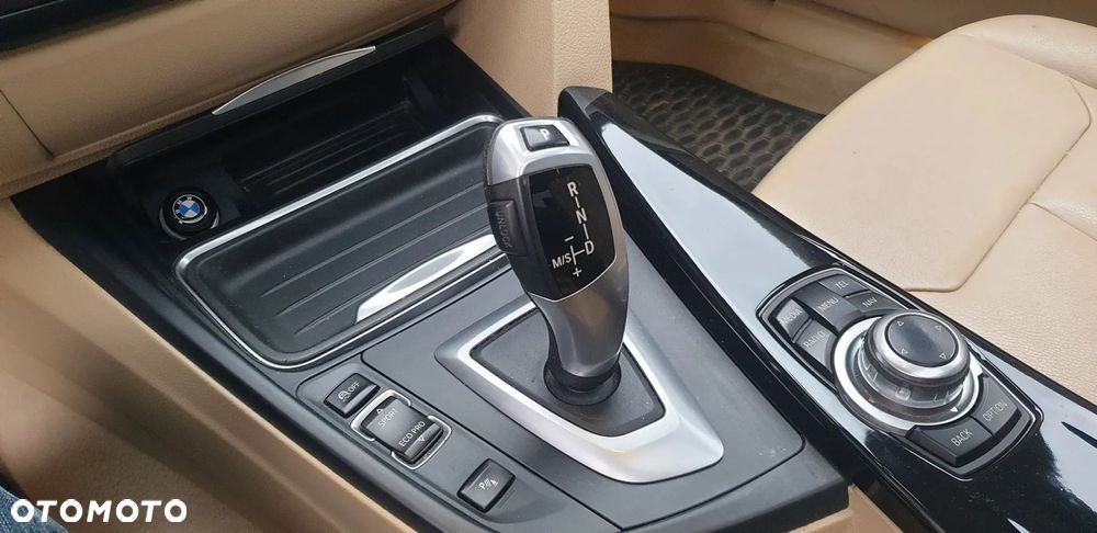 BMW Seria 3 328i Luxury Line - 20