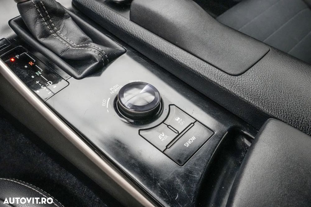 Lexus Seria IS 300h Aut. Executive - 19