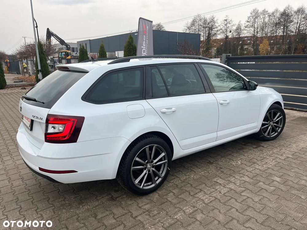 Skoda Octavia 2.0 TDI DSG Sportline - 24