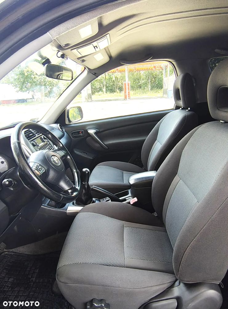 Toyota RAV4 1.8 VVT-i Terra 2WD - 26
