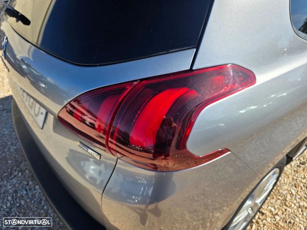 Peugeot 2008 1.2 PureTech Style - 27