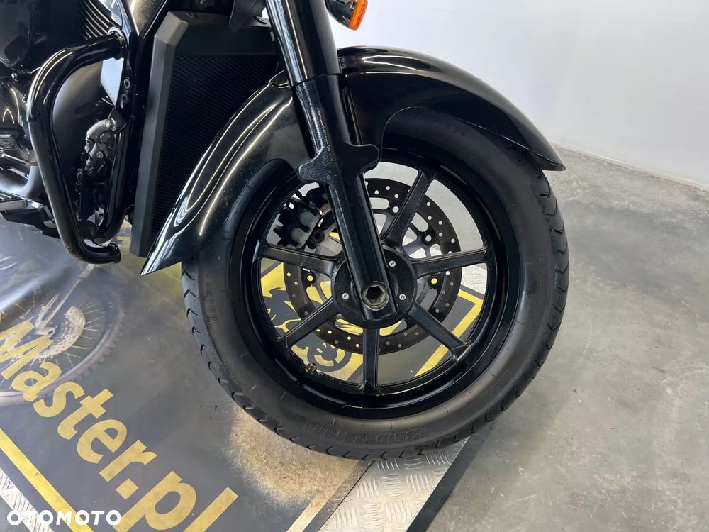 Suzuki Intruder - 14
