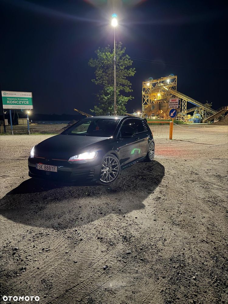 Volkswagen Golf - 8