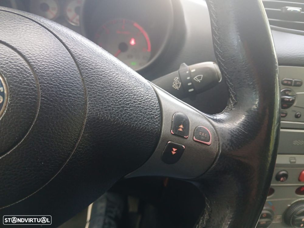 Alfa Romeo GT 1.9 JTD M-JET - 19