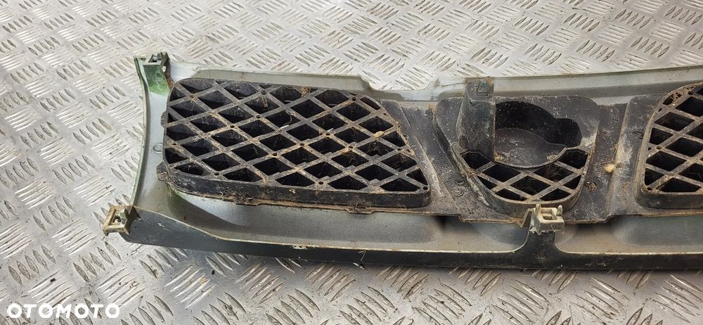 Nissan Terrano II Grill Atrapa - 9