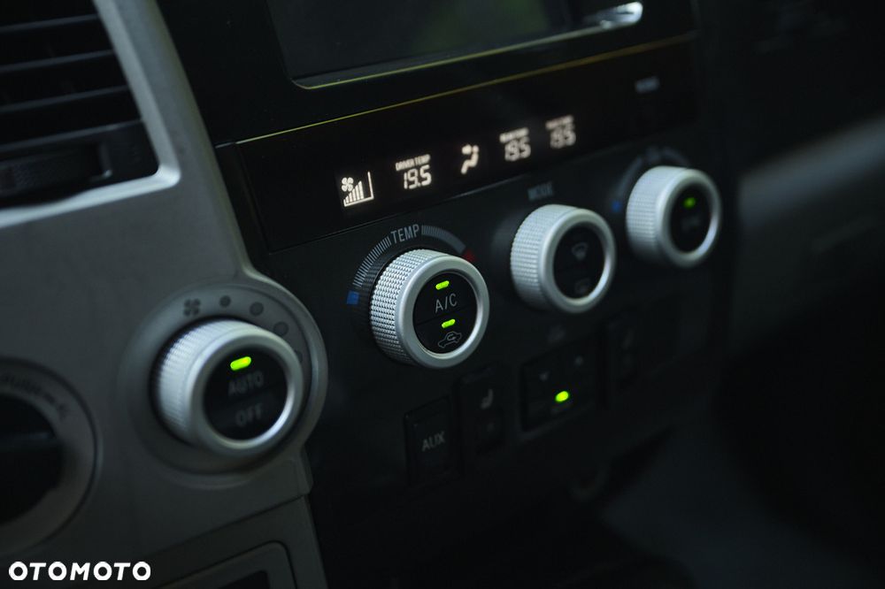 Toyota Sequoia - 34