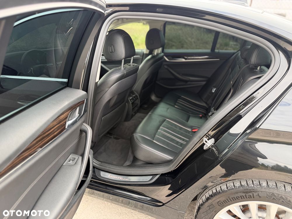 BMW Seria 5 530d xDrive Luxury Line - 17