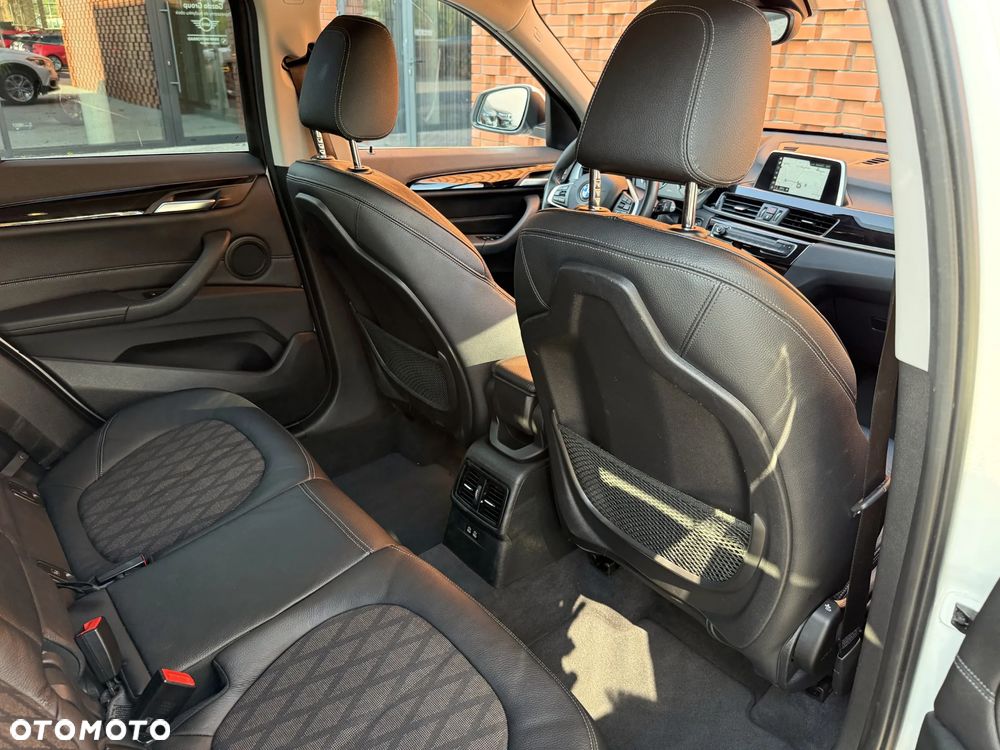 BMW X1 xDrive18d xLine - 12
