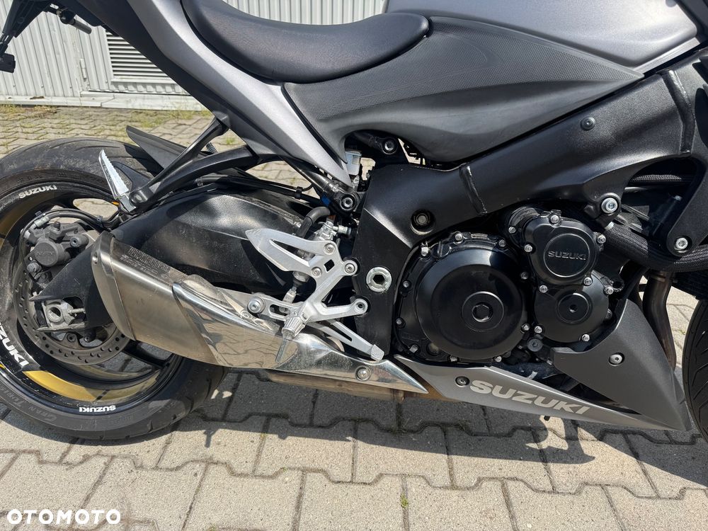 Suzuki GSX 1000 - 14