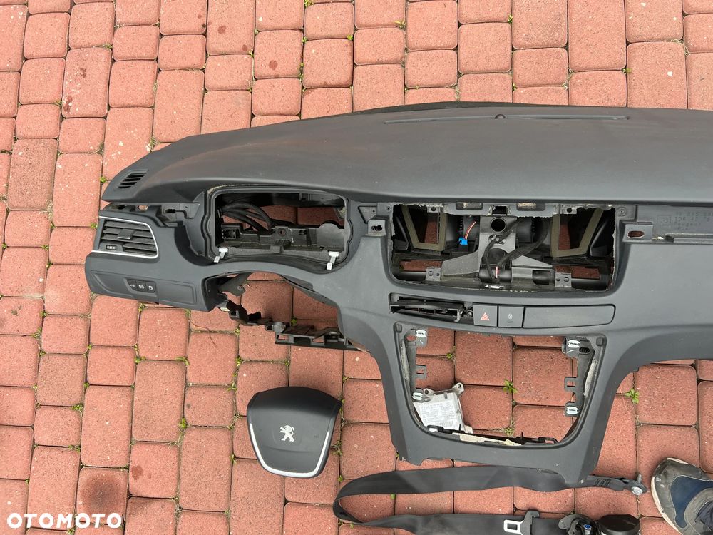 DESKA KONSOLA KOKPIT PODUSZKA PASY PEUGEOT 508 - 4