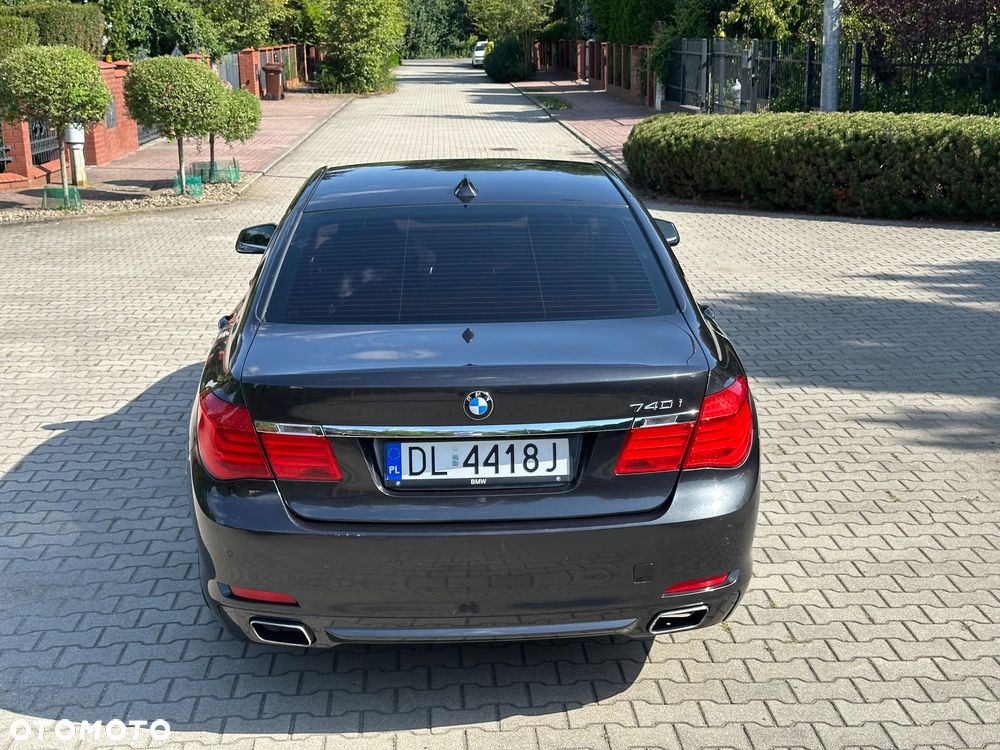 BMW Seria 7 740i - 13