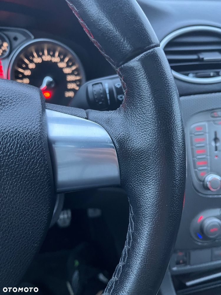 Ford Focus 1.8 Ghia - 14