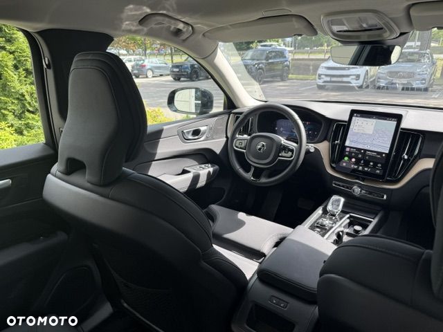 Volvo XC 60 B5 B AWD Plus Dark - 32